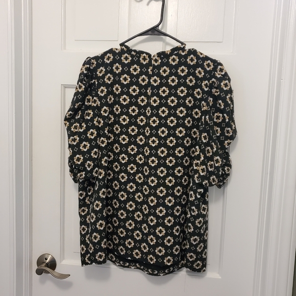 LOFT Geo Cinched Sleeve Ruffle Neckline Blouse Size XL, Business Casual - Picture 9 of 12